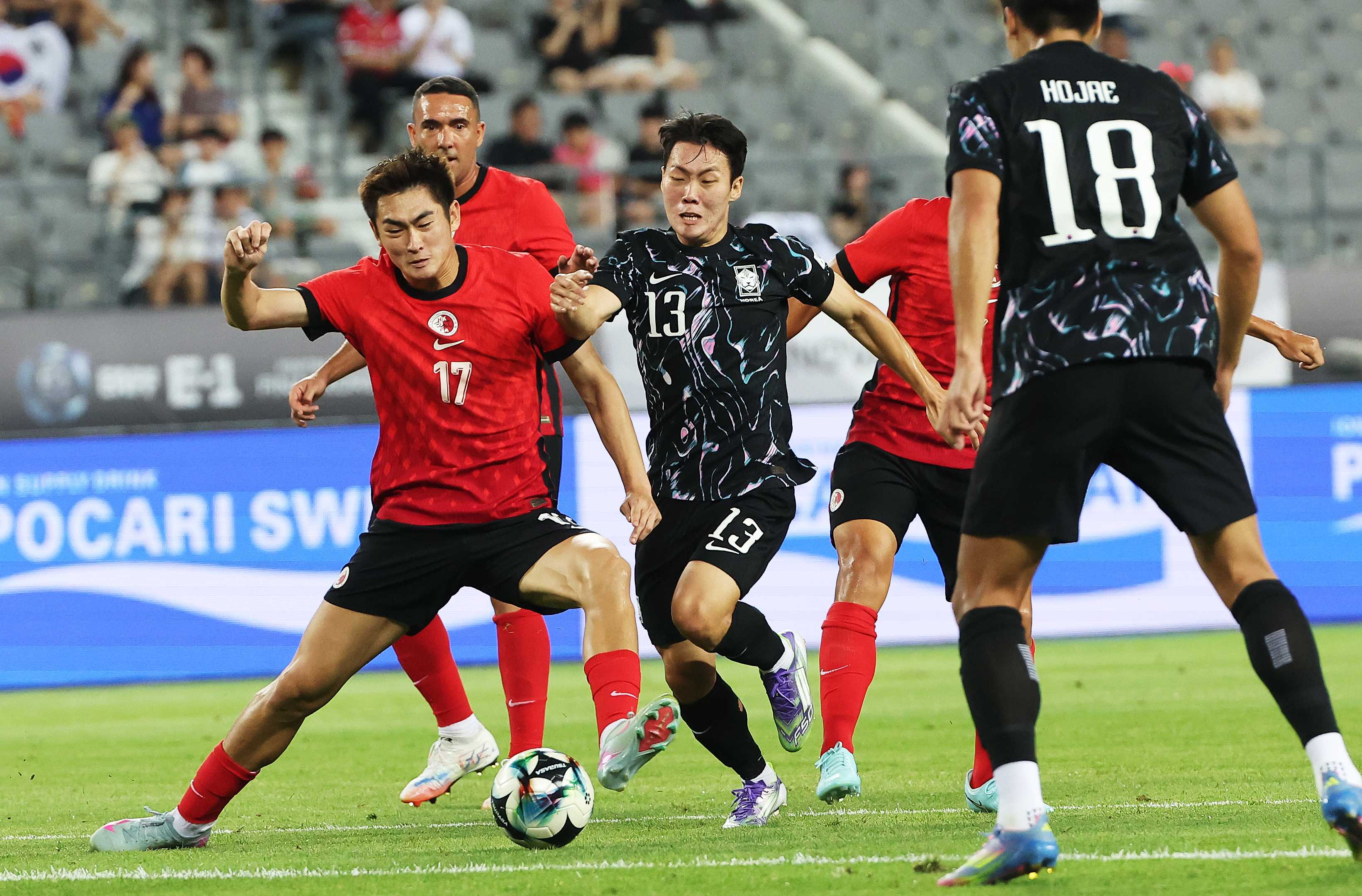 九游娱乐-💔两次近距离目睹球队失分，陈晋一成韩国进球背景板