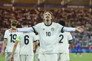 j9-弗洛因德：不想评论沃尔特马德转会传闻，他是有潜力的德国球员